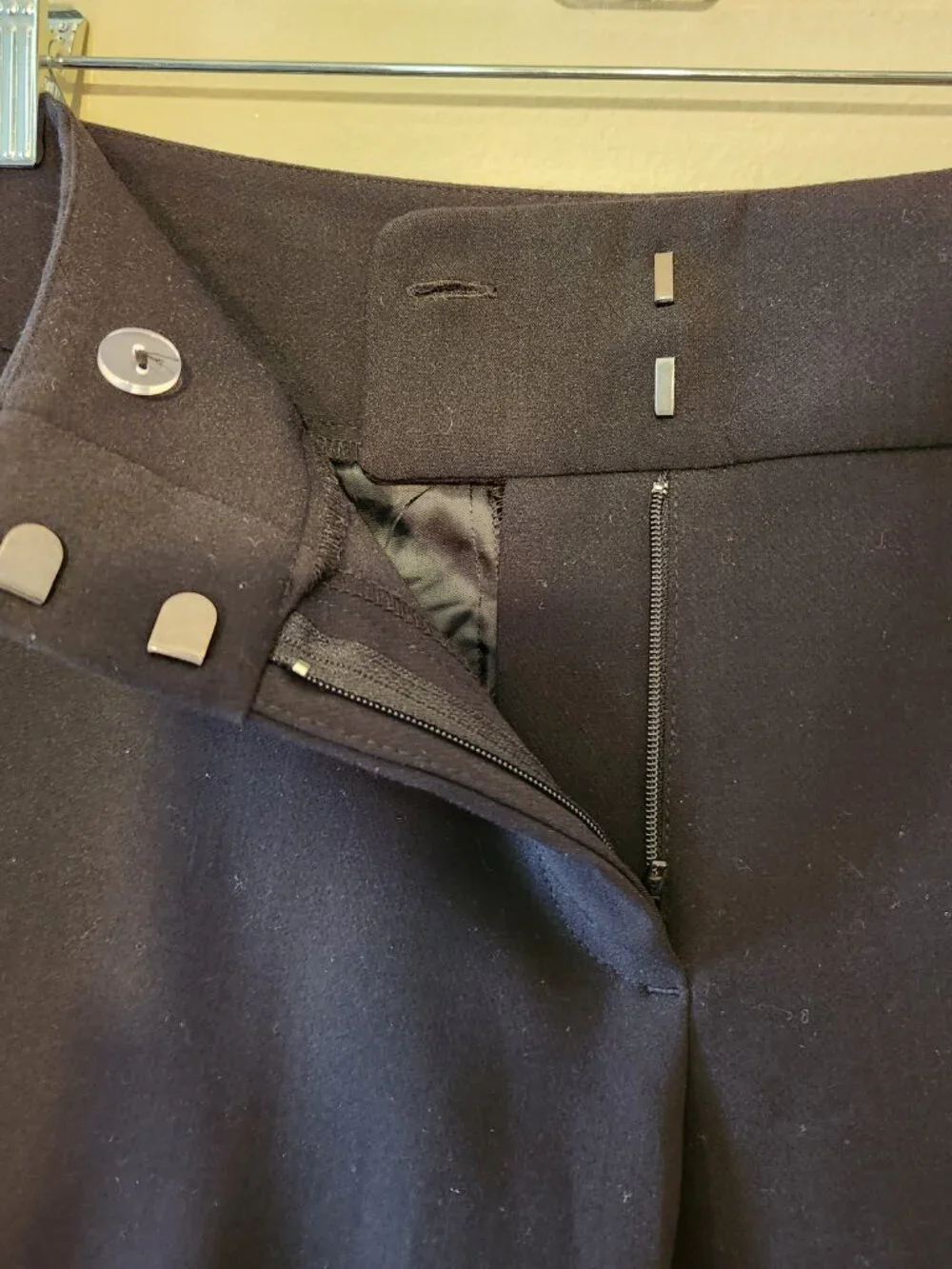 Ann Taylor Signature Black Dress Pants, size 6
